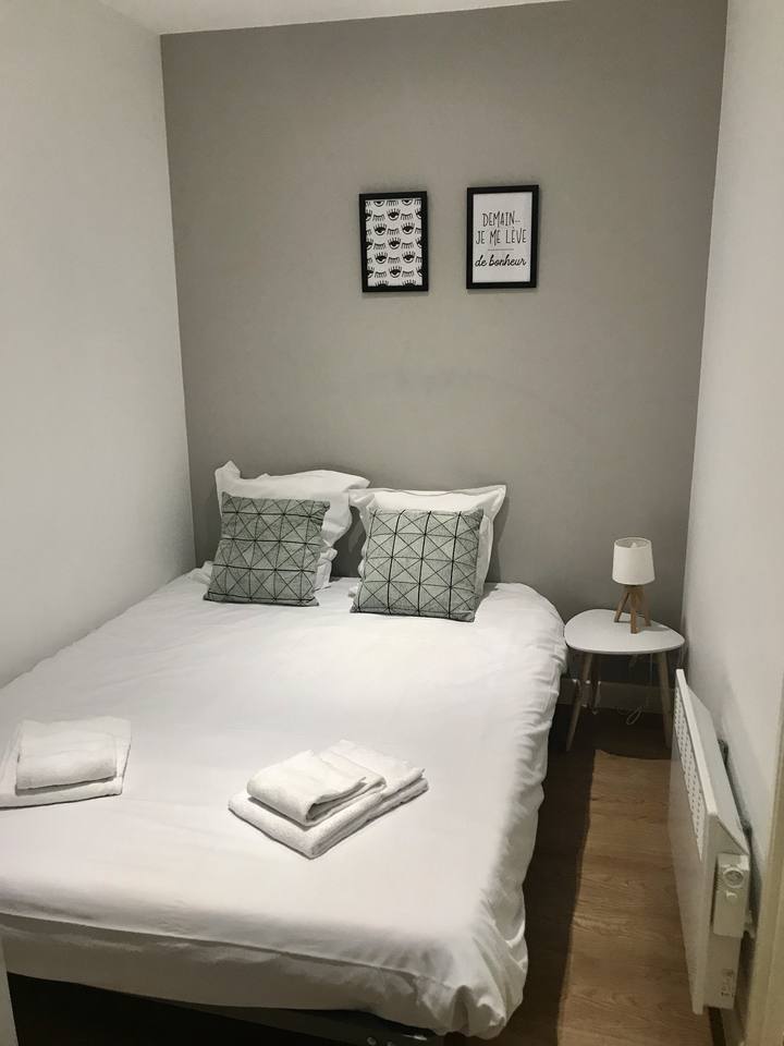 Chambre séparée avec lit double