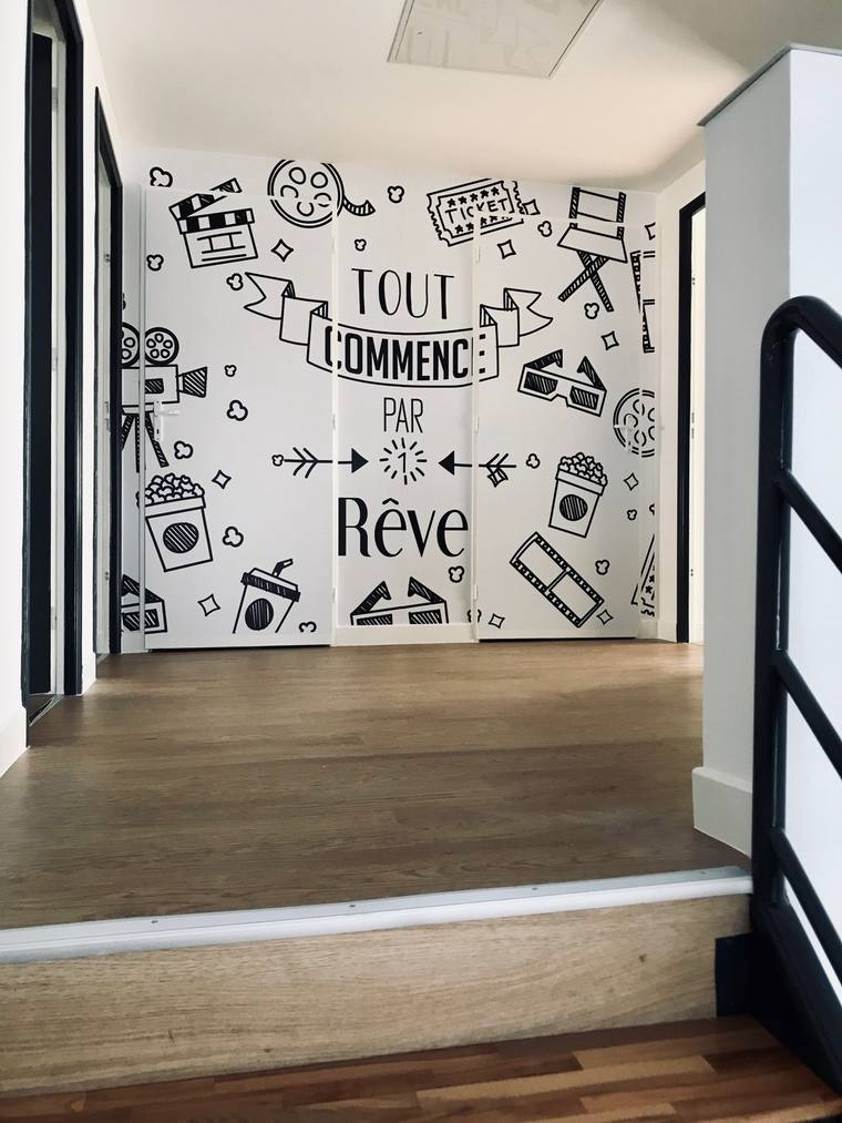 Fresque murale « Tout commence par un rêve » dans le hall